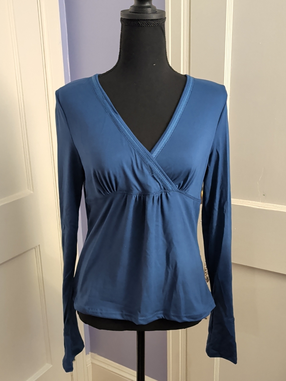 Brand New !! Surplice Long-Sleeve Top in Navy XL